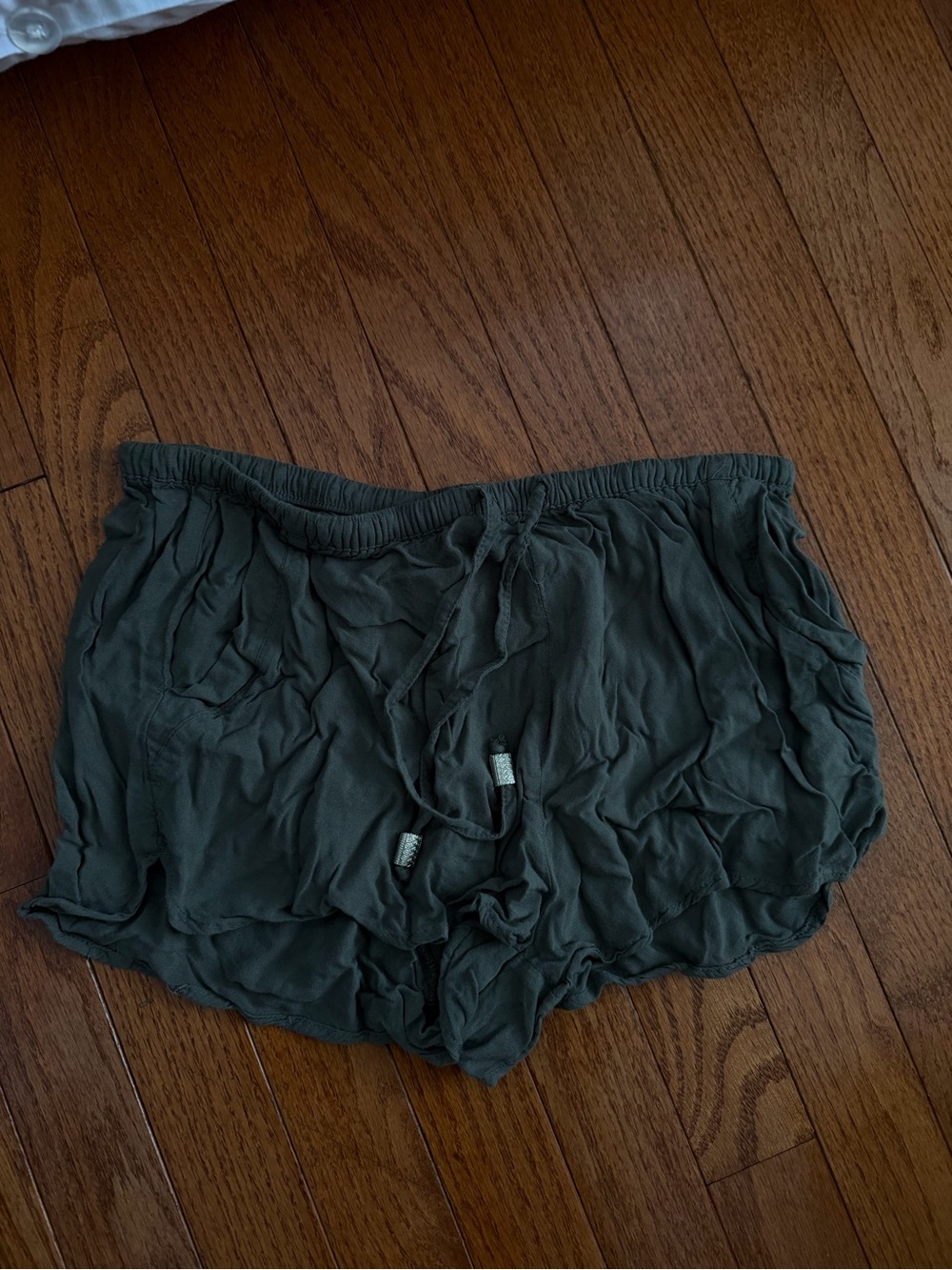 Women's H&M Olive Drawstring Linen Shorts